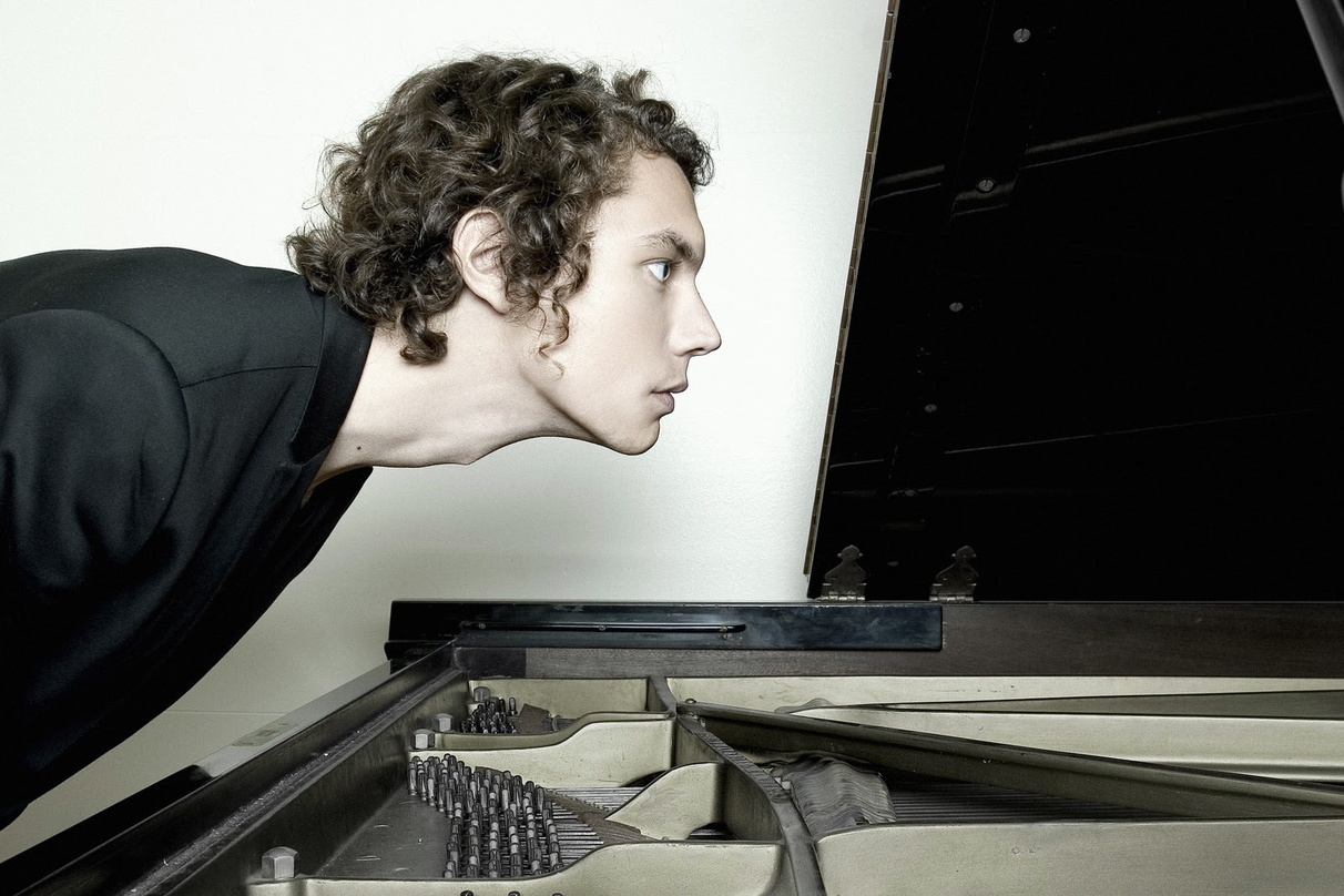 Experimentiert weit über die Grenzen klassischer Musik hinaus: der Pianist Francesco Tristano