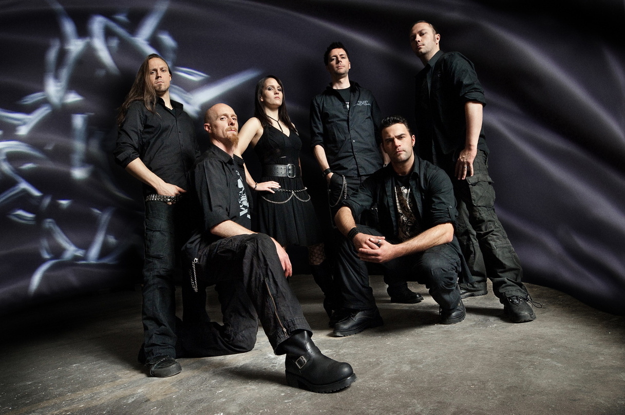 Bei "Out Of The Dark" dabei: die deutsche Band Van Canto