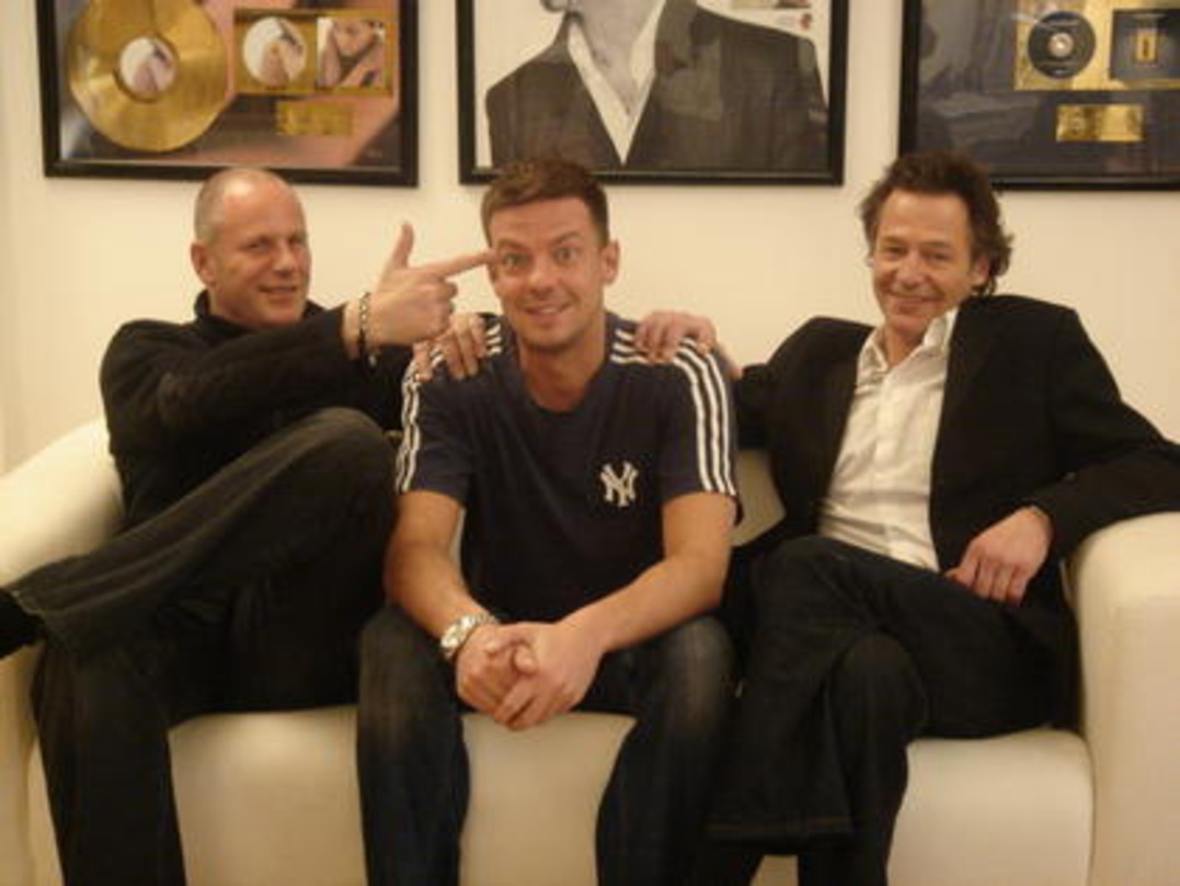 Besiegelten den Deal (v.l.n.r.): Jörg Hacker (Manager Valicon Producer Forum), André "Brix" Buchmann und Andreas Kiel