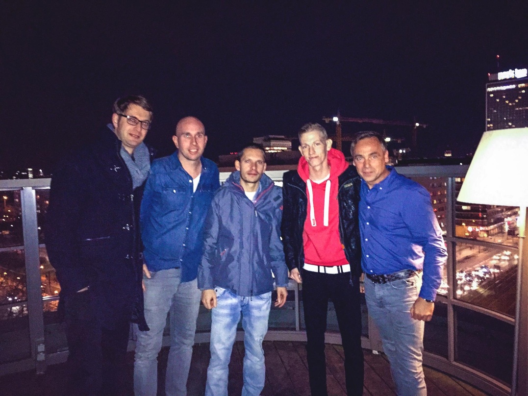 Machten den Deal im Berliner im Soho House perfekt (von links): Jacob Lengsfeld (Booking, Global Stage), Jan Benkmann (Senior Product Manager Kontor Records), Nico Wendel und Spike*D von G...