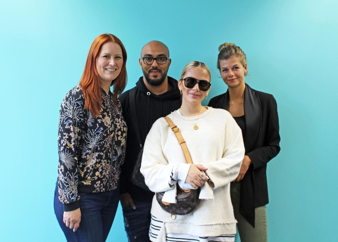 Freuen sich auf die Zusammenarbeit (von links): Alexandra Ziem, Mohamed Elbouhlali, Loredana (mit Sonnenbrille) und Julia Osterried