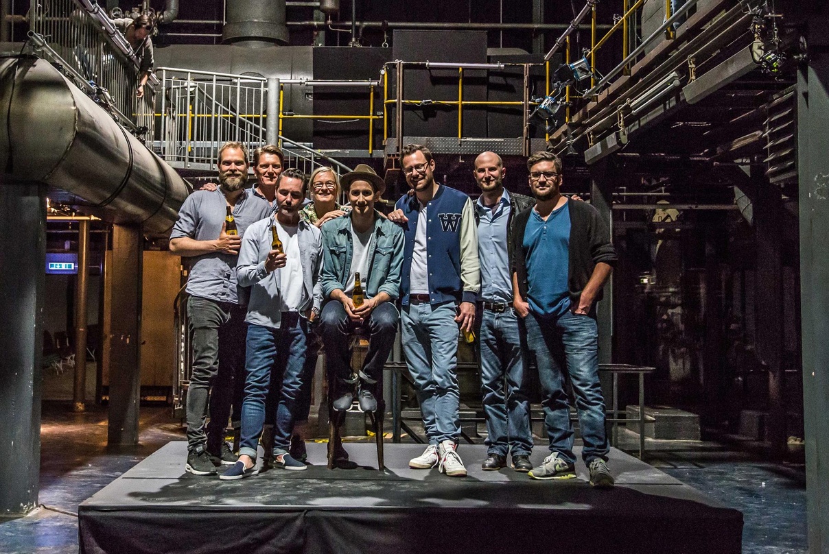 Freuten sich über den Erfolg (von links): Philipp Lenner (Regie bei Rocket Studios), Ralf Kotowski (Management Ring Of Fire), Stephan Mattner (Booking bei Rummel Booking), Gaby Bartolomeo ...