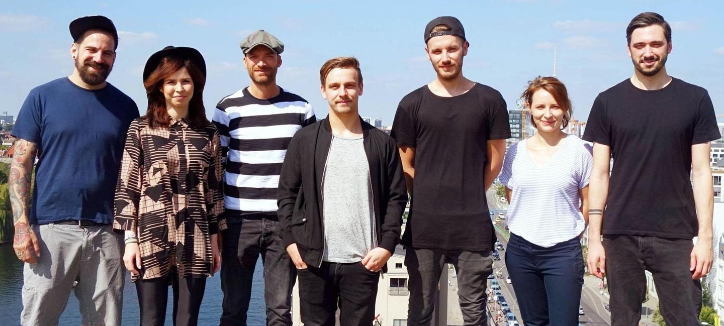 Bei der Vertragsunterzeichnung (von links): Jan-Simon Wolff (Geschäftsführer Affen Publishing), Laura Kneip (Junior A&R Manager UMP), Ingo Heinzmann (Senior Director A&R+Creative UMP), Nik...