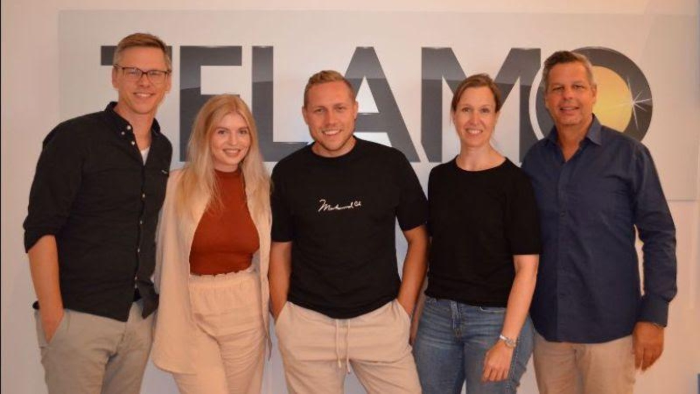 Trafen sich zur Vertragsunterzeichnung in München (von links): Chris Gronau (A&R Telamo), Antonia Hemmer, Patrick Romer, Birte Goldbrunner (Senior Director Marketing & Promotion Telamo) un...
