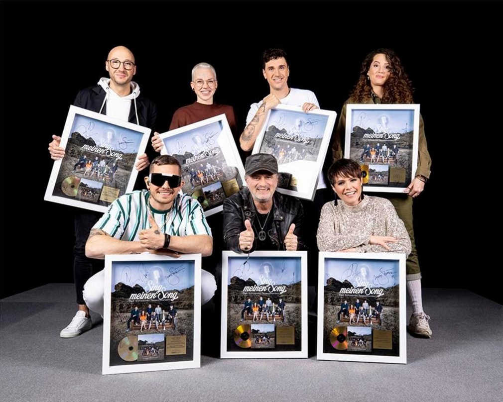 Erfeut über Gold (vorne, von links): Loco Escrito, Marc Storace und Francine Jordi sowie (hinten, von links) Ritschi, Stefanie Heinzmann, Seven und Steff La Cheffe