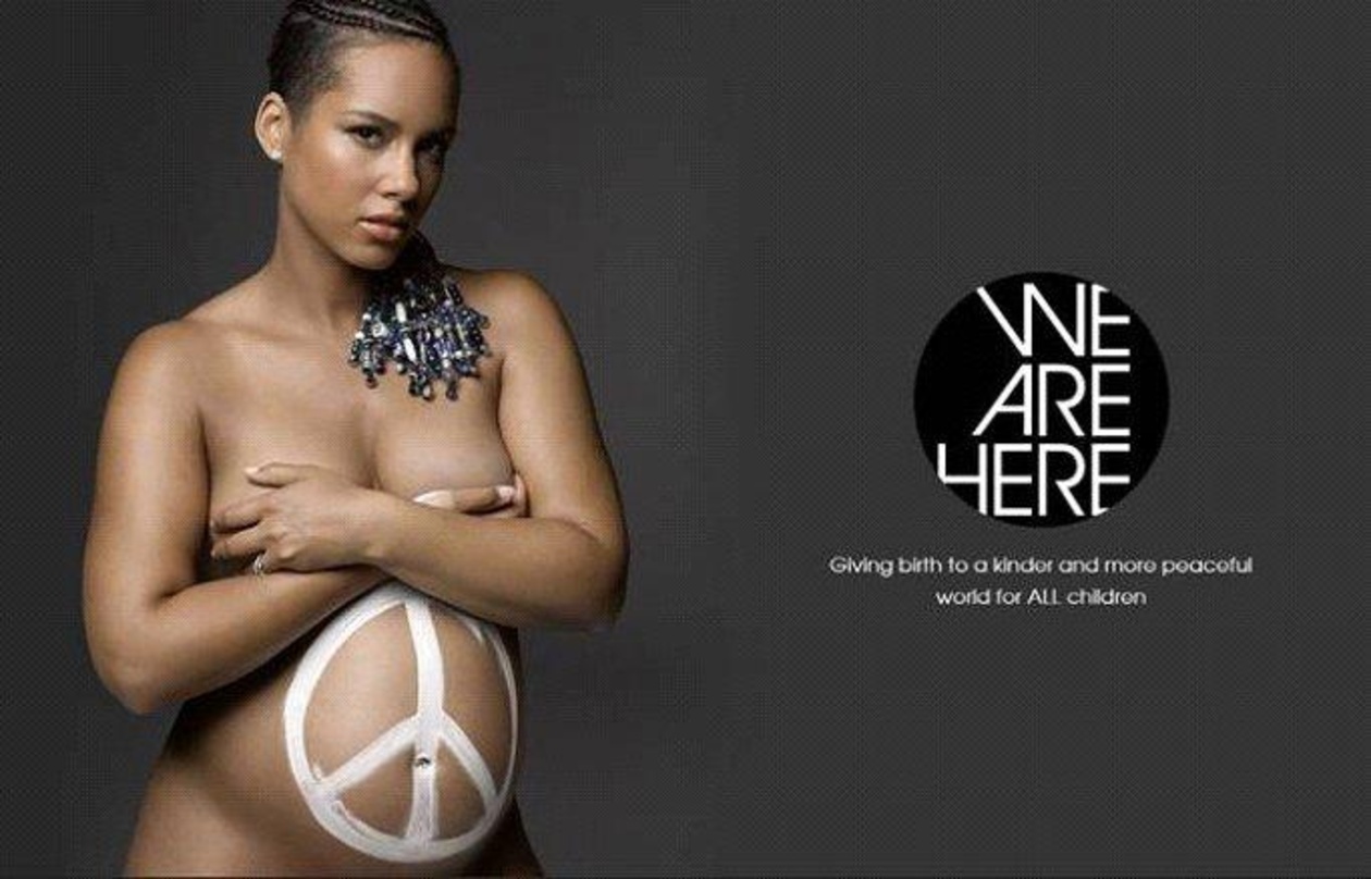Blickfang für das We Are Here Movement: das Bild zur Initiative mit der schwangeren Alicia Keys