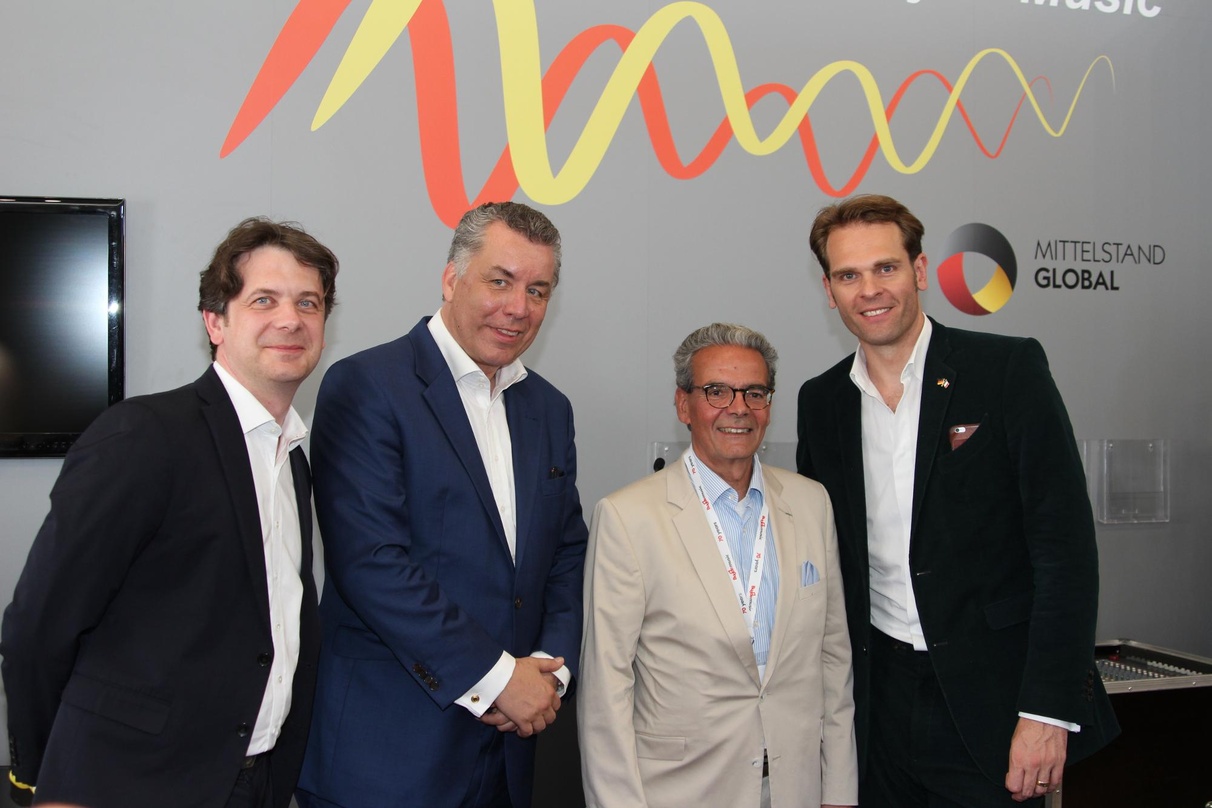 Bei der Eröffnung des deutschen Gemeinschaftsstands (von links): Jerome Delhaye (Reed Midem), Europaparlamentarier Christian Ehler, Rolf Budde (DMV) und Florian Drücke (BVMI)