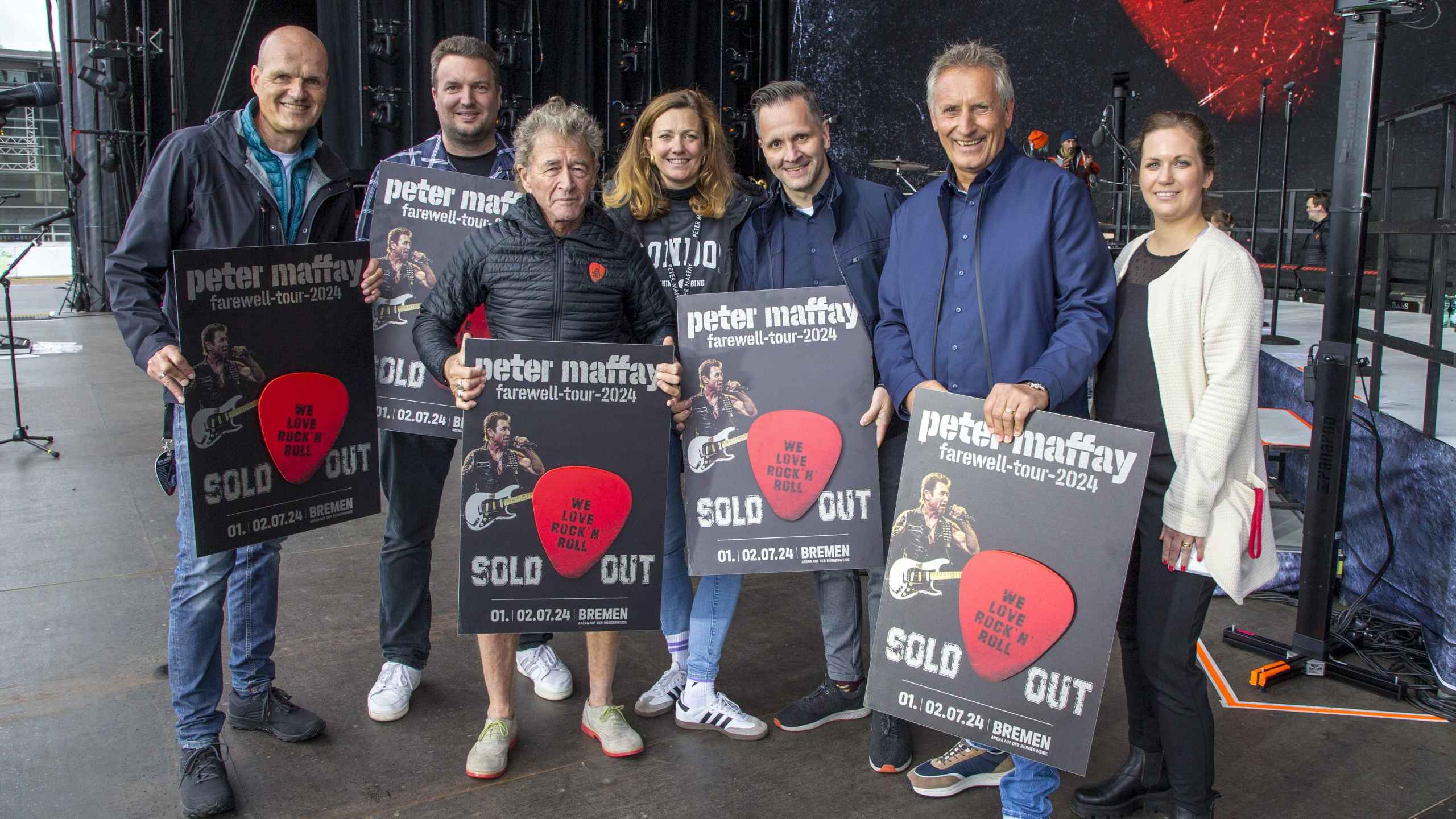 Bei der Verleihung des Sold Out Awards (von links): Roman Szemetat (KPS Concertbüro), Fabian Schulte-Terboven (Think Big), Peter Maffay, Julia Baumann (KPS Concertbüro), Mario Roggow (ÖVB-...