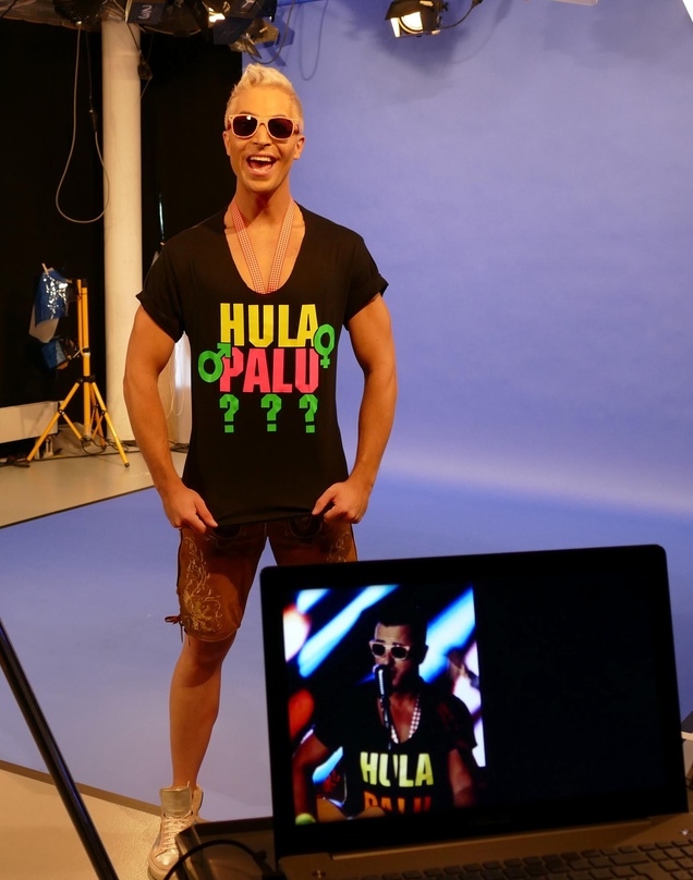 Schlüpft für GoldStar TV unter anderem in die Rolle von Andreas Gabalier: Ex-Voxxclub-Mitglied Julian David