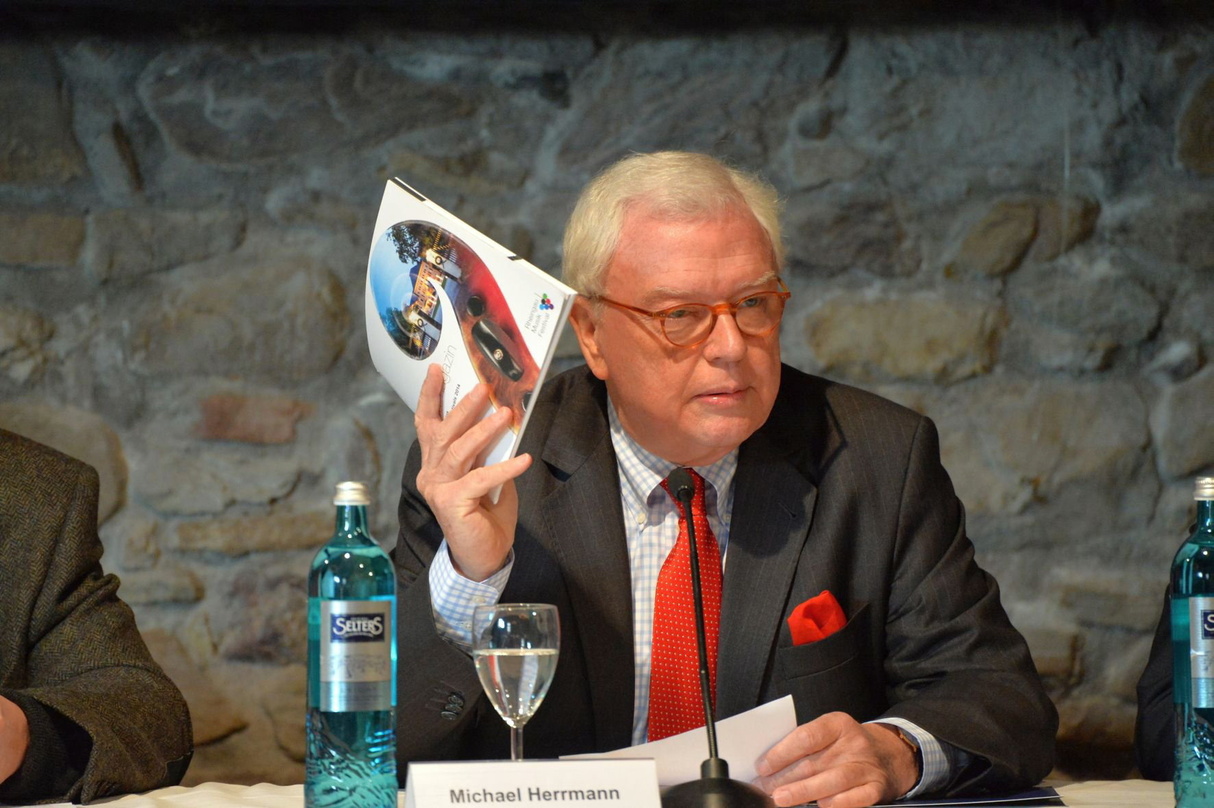 Präsentierte das Programm: Intendant Michael Herrmann