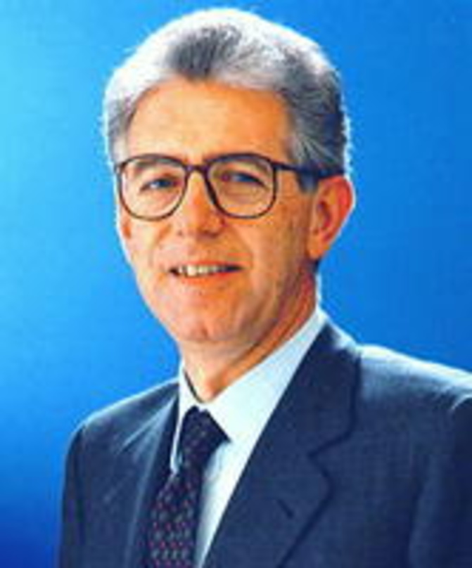 Will länger prüfen: Mario Monti