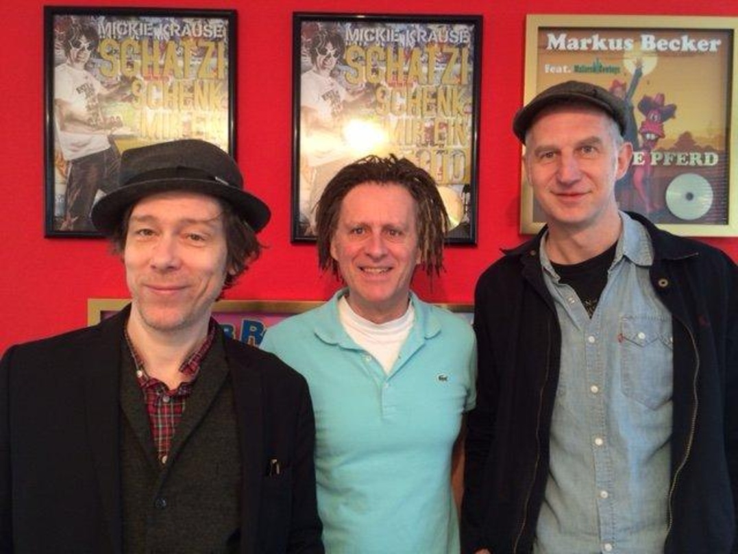 Bei der Vertragsunterzeichnung (von links): Tim Talent (Schank), Mike Rötgens (CEO Xtreme Sound) und Martell Beigang (Schank)