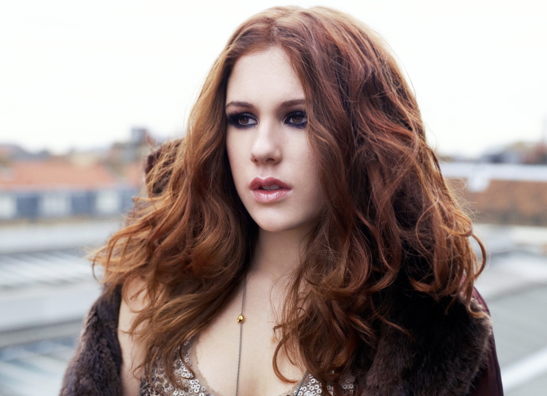 Holte ihre erste Nummer eins: Katy B