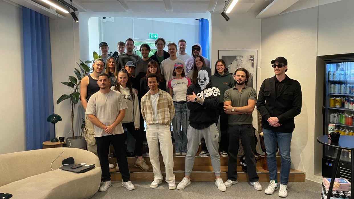 Nahmen am Stockholmer Songwriting Camp von Roba teil (von links): Hinten: Karl Flykt, Andreas Moe, Calle Hellberg, Daniel Boban, Elias Öberg, Tim Hedlund, John De Son und Alexandra Laitila...