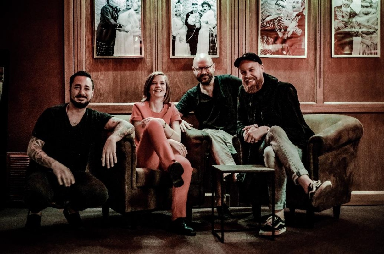 Arbeiten künftig zusammen (von links): Siad Rahman (Head of A&R Warner Music), Wilhelmine, Markus Balk (Management Wilhelmine) und Niklas Otten (A&R Manager Warner Music)