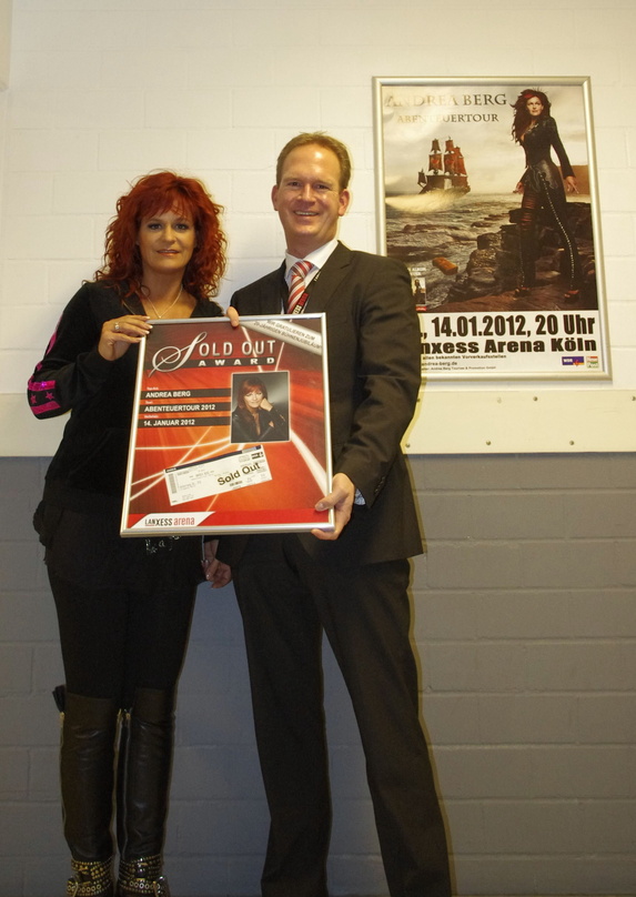 Bei der Preisvergabe: Andrea Berg und Stefan Löcher