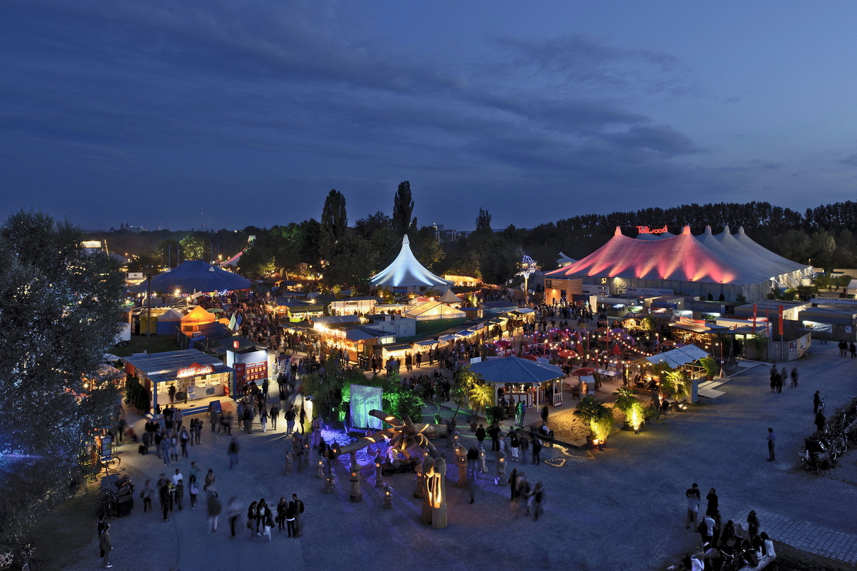 Publikumsmagnet im Münchner Olympiapark: Das Tollwood-Sommerfestival (Foto: Anton Brandl)