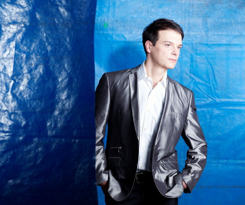 Will mit einer Mischung aus Schlager und Neuer Deutscher Welle punkten: Adrian Zaar