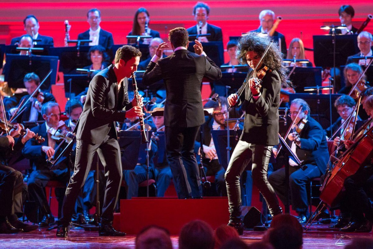 Bescherten dem Echo Klasik 2015 einen Grammy-Moment: Andreas Ottensamer (links) und Nemanja Radulovic spielten im Konzerthaus "Csardas" von Vittorio Monti