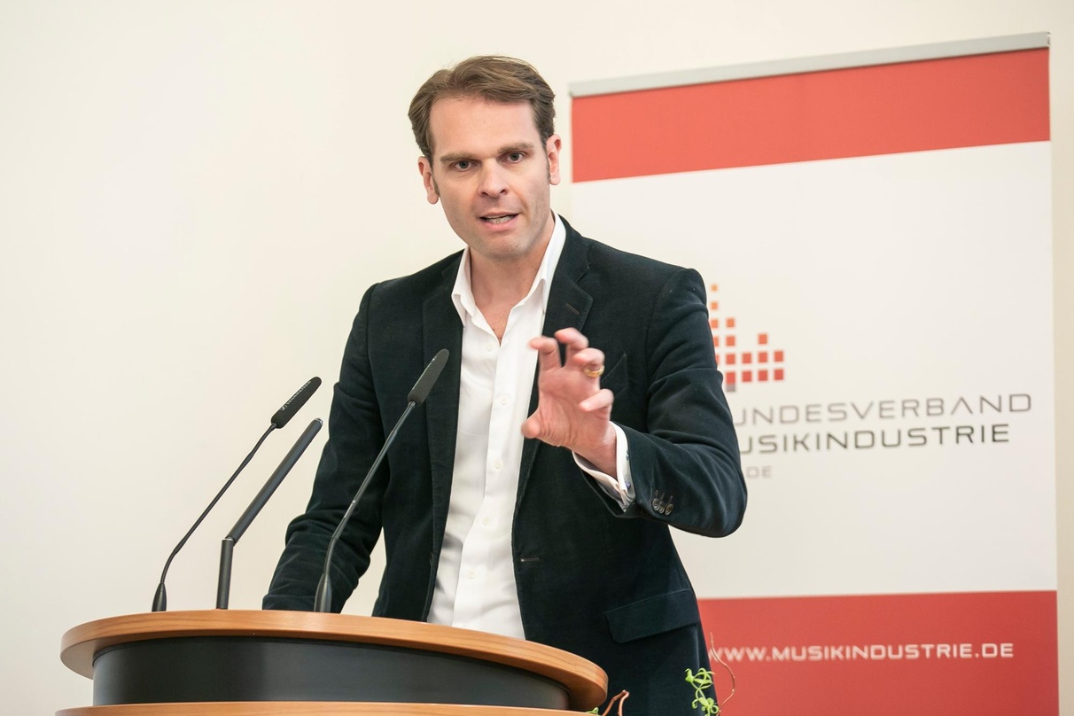 efd5f3f4e41879d3c804d43d4274555d26c79a2f543372b98eab57bf5a4ddf7c Rief zu einer Versachlichung der Diskusion auf: Florian Drücke, Vorstandsvorsitzender BVMI, bei der Kulturkonferenz 2019