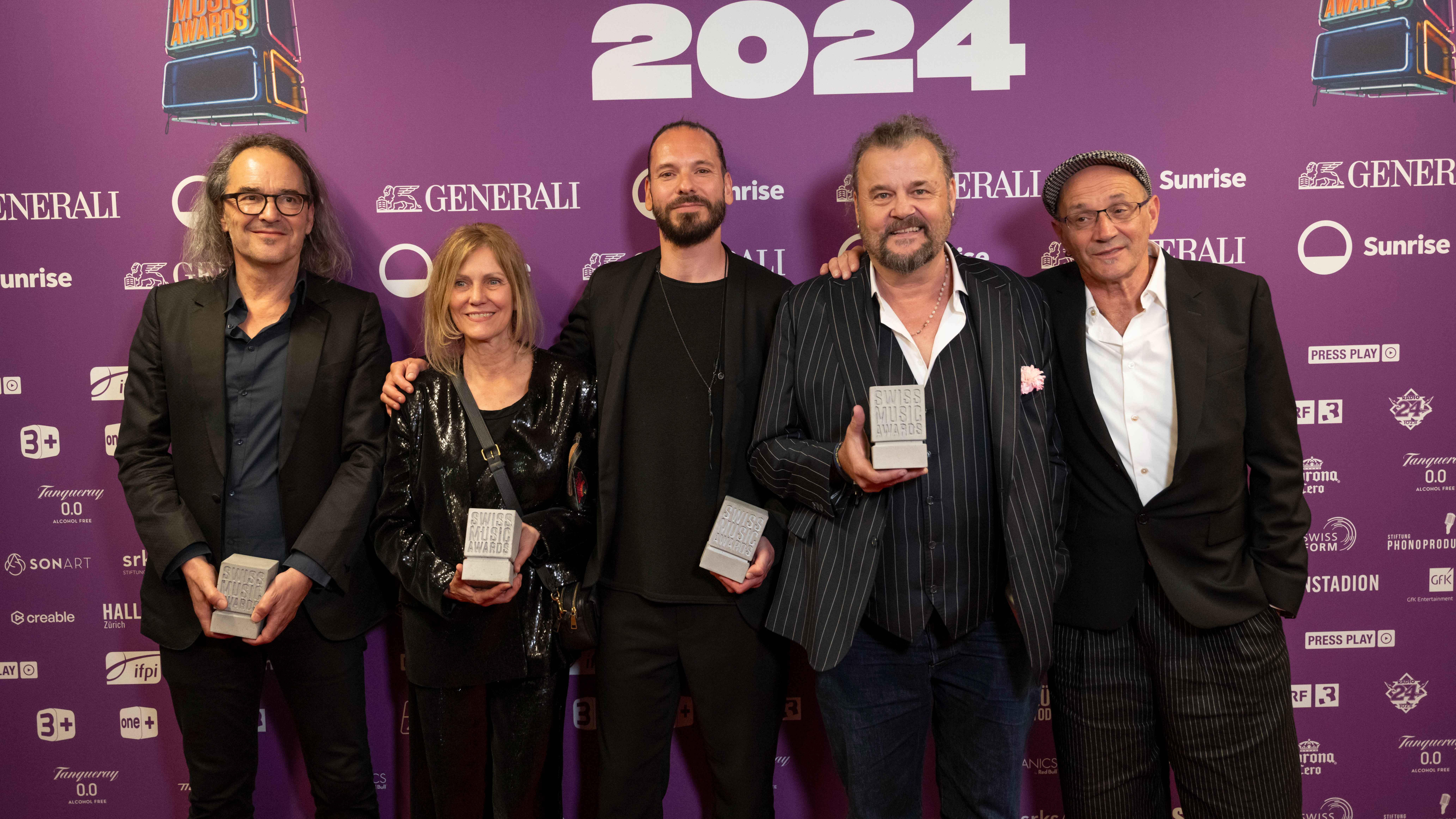 efd9ca1b e15c 4b23 af33 7f728aae1bb6 Staubten bereits ihren achten Swiss Music Award ab: Patent Ochsner.