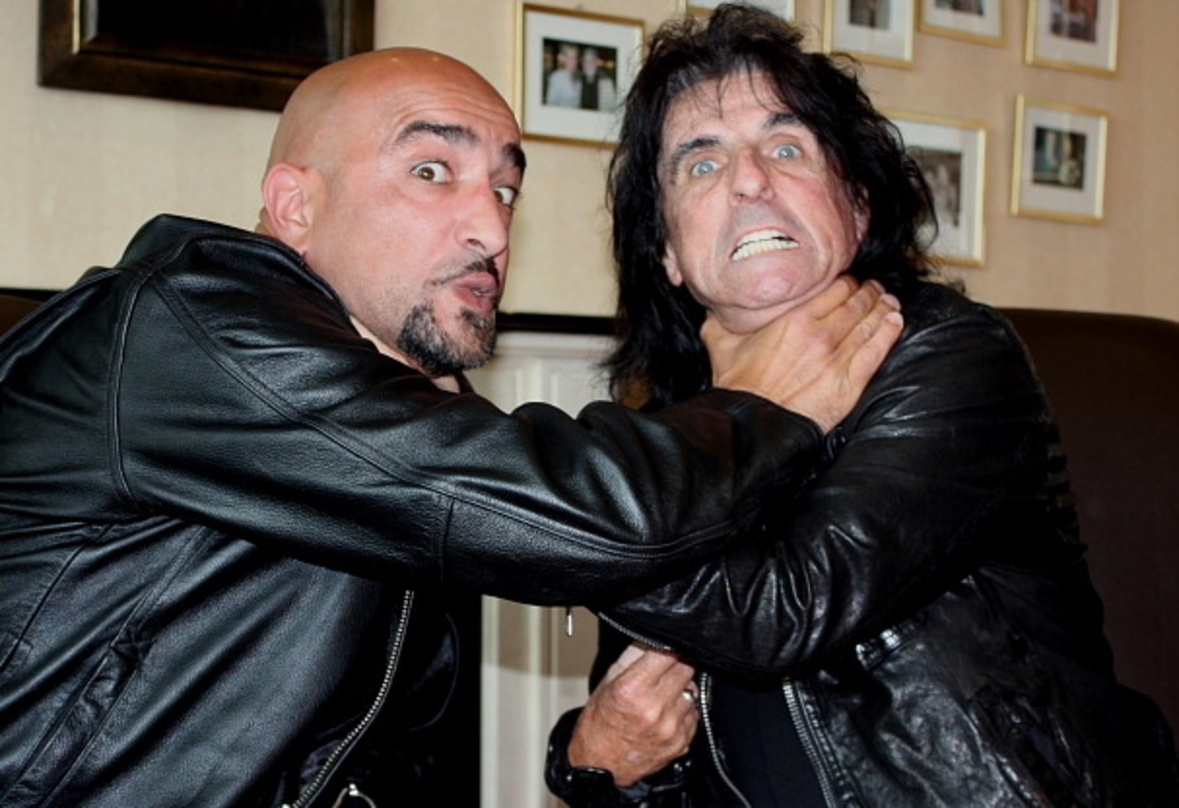 Zur Vorbereitung auf ihre von Klaus Bönisch veranstaltete Tournee im November trafen sich Alice Cooper und Eisbrecher-Sänger Alexx Wesselsky (l.) kürzlich im Hamburger Hotel Intercontinent...