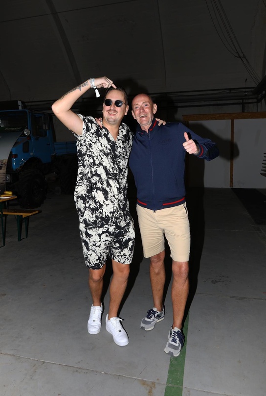 Ausgelassen beim zweiten Sylt Open Air: Robin Schulz (links) und Veranstalter Peter Kötting