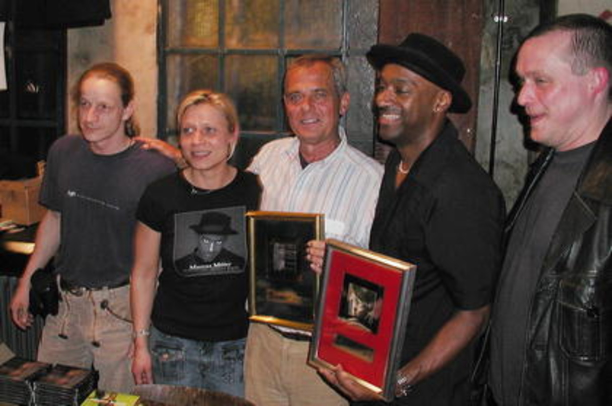 Feierten die Jazz Awards (v.l.n.r.): Knuth Kruse, Diana Guse und Rolf Bähnk (alle Soulfood) sowie Marcus Miller und Jörn Seidel (PR-Agentur .bkw)