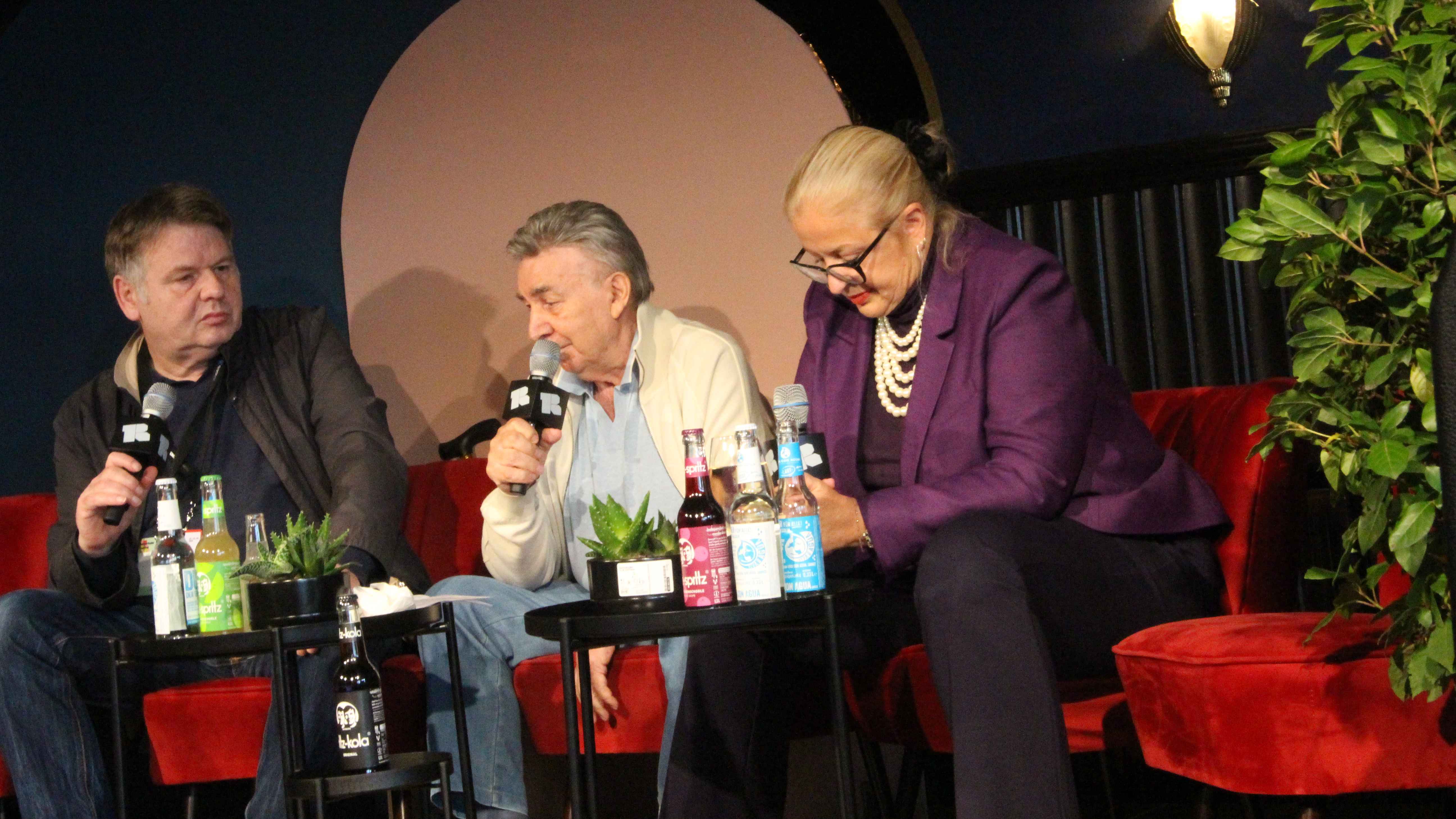 Ein Höhepunkt des Konferenzprogramms am Donnerstag: das Keynote Interview von Marel Avram (Mitte) und Astrid Messerschmitt durch Manfred Tari.