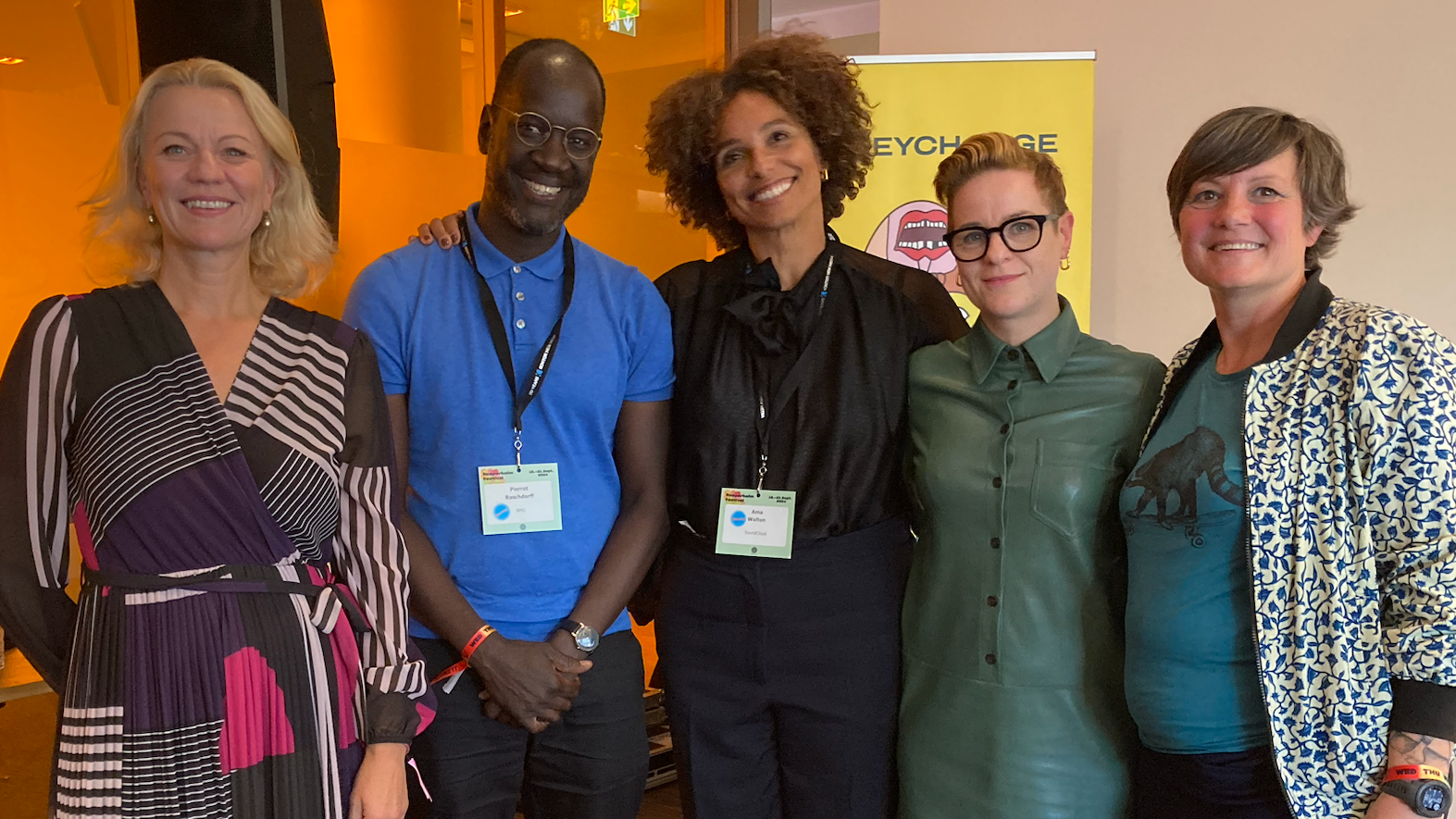 Steigt bei SoundCloud weiter auf: Ama Walton (Mitte), hier bei einem Keychange-Panel im Rahmen des Reeperbahn Festivals zum Themenspektrum Female Leadership und Chancengleichheit mit (von ...
