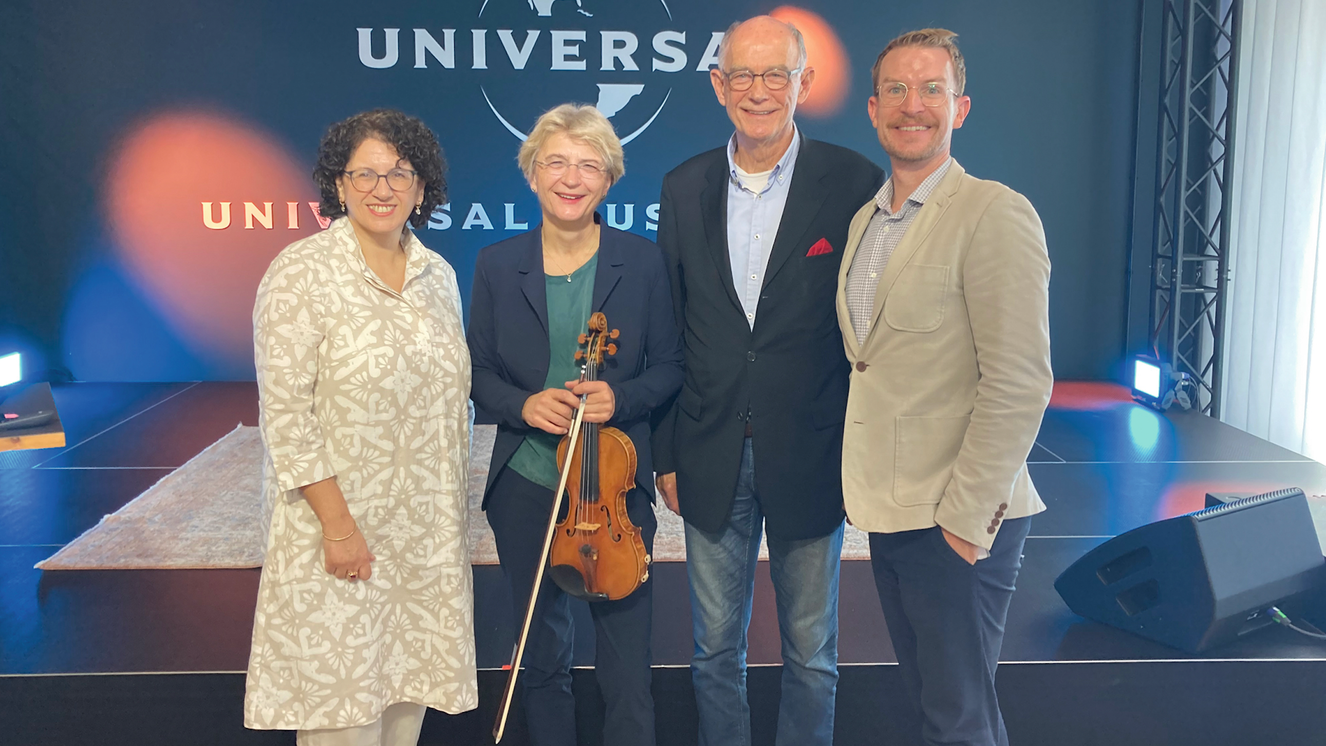 f102f51b 767c 446e ad78 6207c1ab3801 Auf der Bühne beim Klassik-Frühstück (von links): Kleopatra Sofroniou (Deutsche Grammophon), Violinistin Antje Weithaas, Andreas von Imhoff (Cavi) und Johannes Gleim, der als Senior Direct...