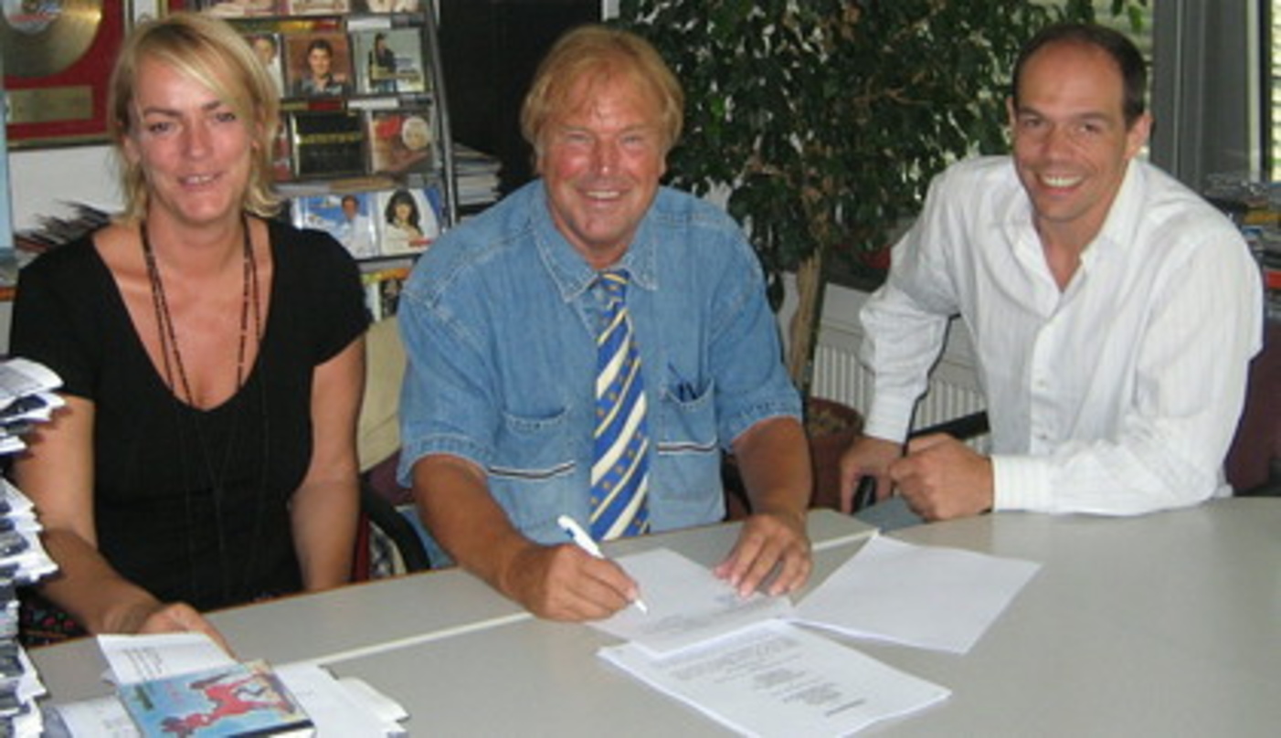 Freuen sich auf den Grand Prix der Volksmusik: Das Team von Koch Universal mit Günther Behrle