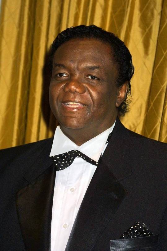 f1addf018673c4c38b0e29a92288579fc3b4c757fd2b91f386f775a9674edf53 Verstorben: Lamont Dozier, hier ein Foto von 2003