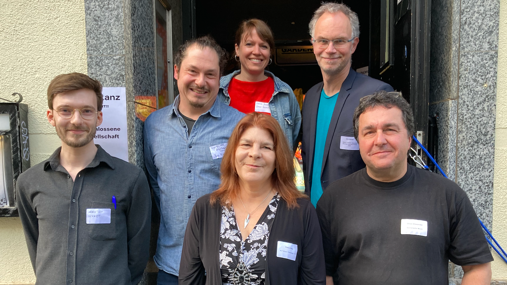 Luden zum Branchentreff des VUT Süd ins Substanz (von links): die Regionalräte Sebastian Schmidt, Xaver Himpsl (Himpsl Records), Monika Roscher (Zenna Records, hinten), Petra Deka (ACT Pub...