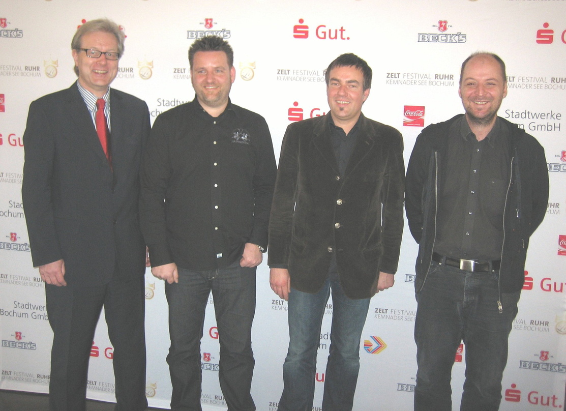 Richten das erste Bochumer Zeltfestival aus (v.l.n.r.): Michael Townsend, Björn Gralla, Lukas Rüger (Livingroom) und Heri Reipöler