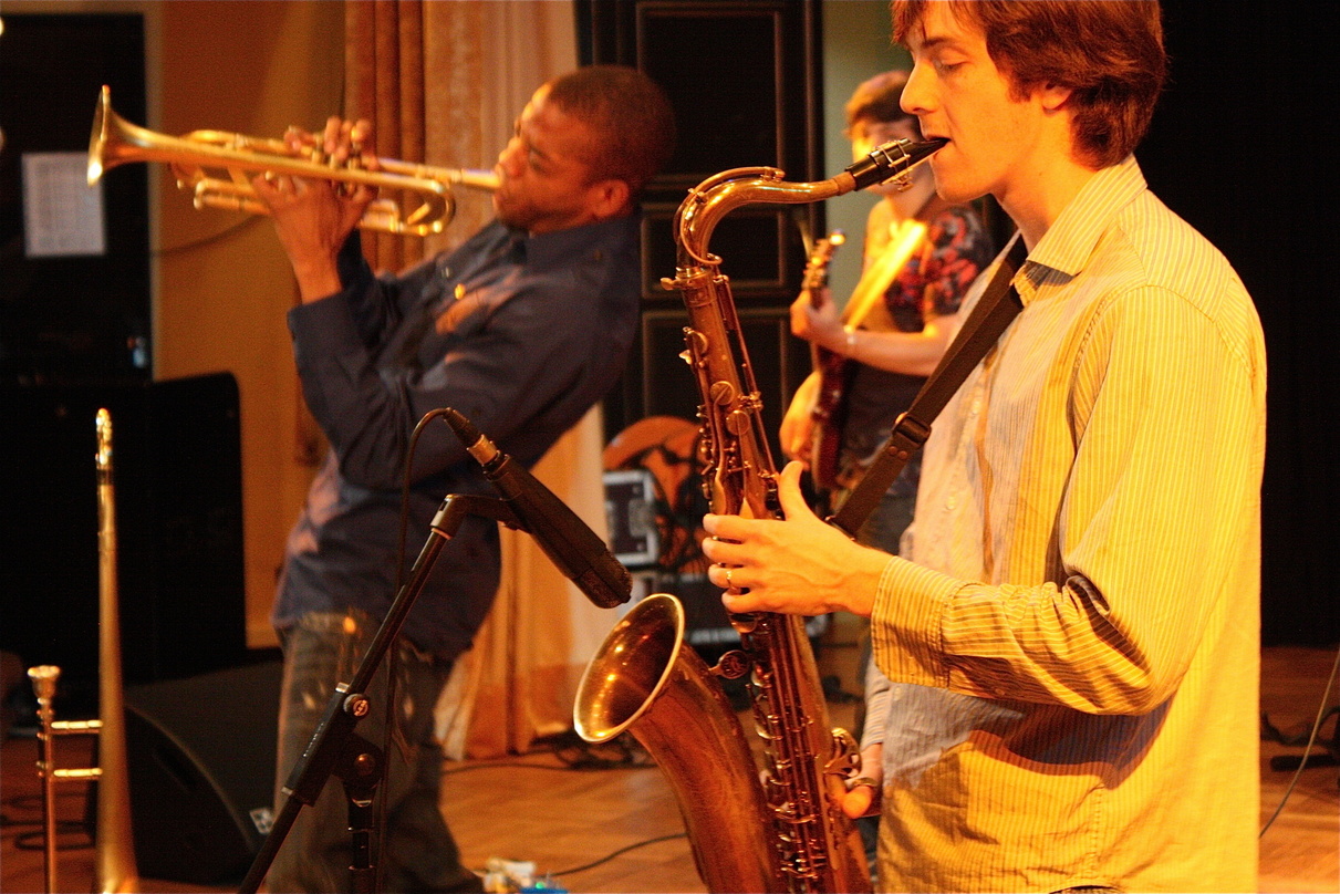 Zur Händlertagung "Club of Classics & Jazz" am 27. und 28. Mai in München flog Universal Classics & Jazz auch den Posaunisten, Trompeter und Sänger Trombone Shorty mit seiner Band aus New ...