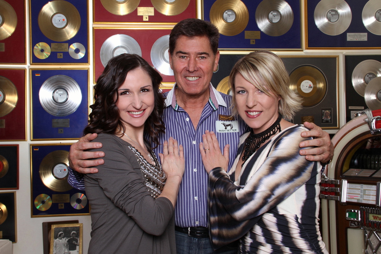 Neue Partner: Anita (l.) und Alexandra Hofmann mit Jack White