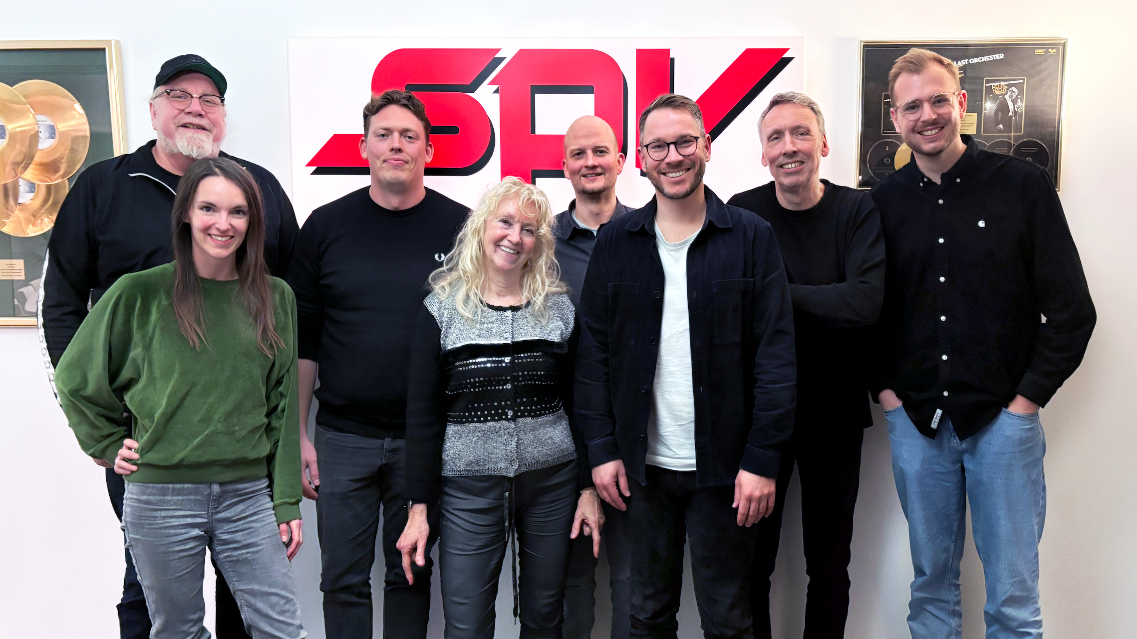 Neue Partner im physischen Musikgeschäft für die GSA-Region (von links): Frank Ehlers, der zum August 2024 vom langjährigen physischen Vertriebspartner Sony Music als Senior Label Manager ...