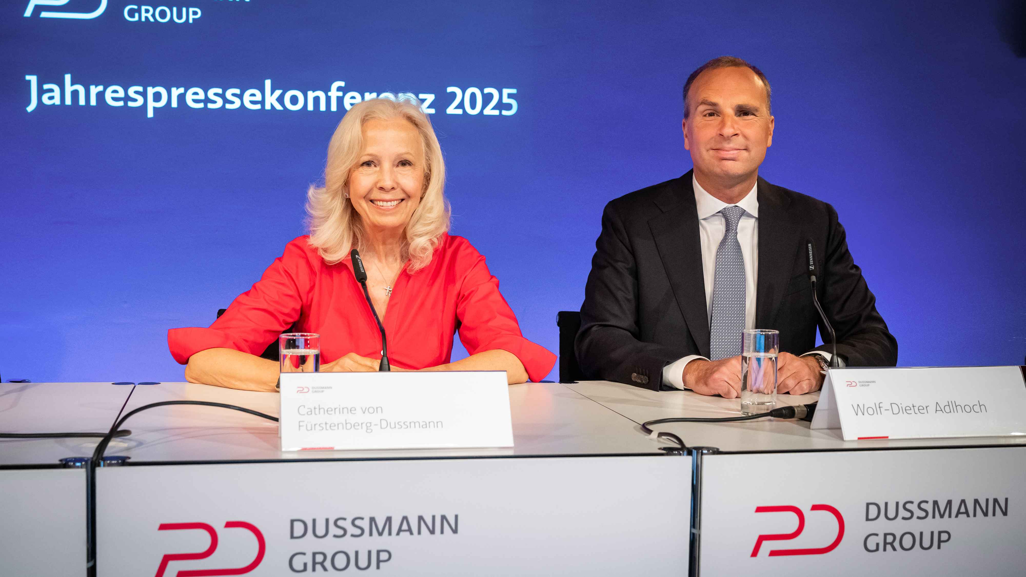 Verkündeten die Ergebnisse des Dussmann-Konzerns auf der Jahrespressekonferenz: Catherine von Fürstenberg-Dussmann (links) und Vorstandsvorsitzender Wolf-Dieter Adlhoch.