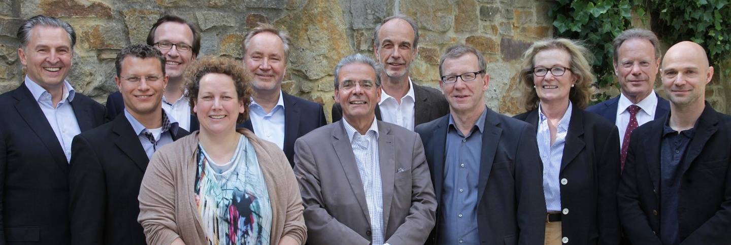 Gewählt: der neue Vorstand mit (von links) Peter F. Schulz, Benjamin Bailer, Dr. Axel Sikorski, Birgit Böcher (stellvertretende DMV-Geschäftsführerin), Winfried Jacobs, Rolf Budde, Lars In...