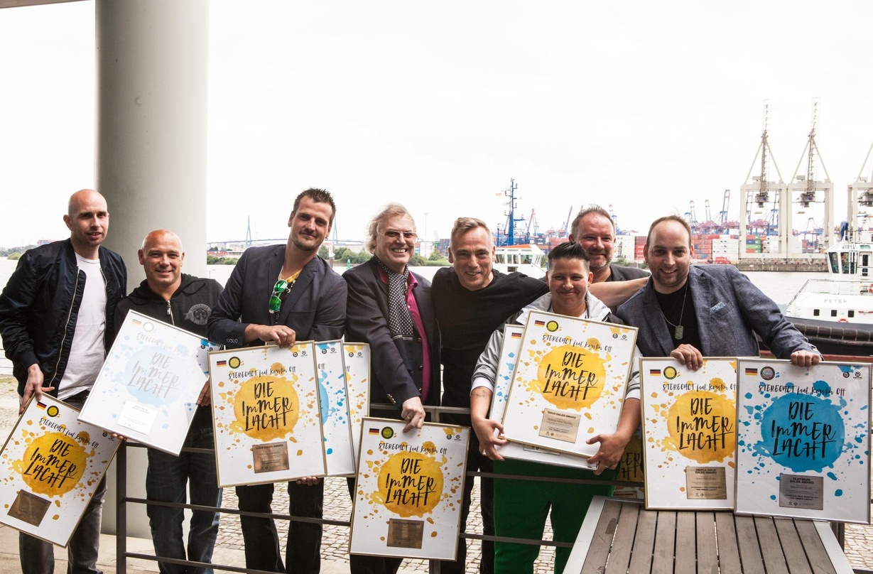 Freuen sich über die Auszeichnungen (von links): Jan Benkmann (Kontor), Torsten Katzschner (Toka Beatz), Rico Einenkel (Stereoact), Hille Hillekamp (Grand H Music), Jens Thele (Kontor), Ke...