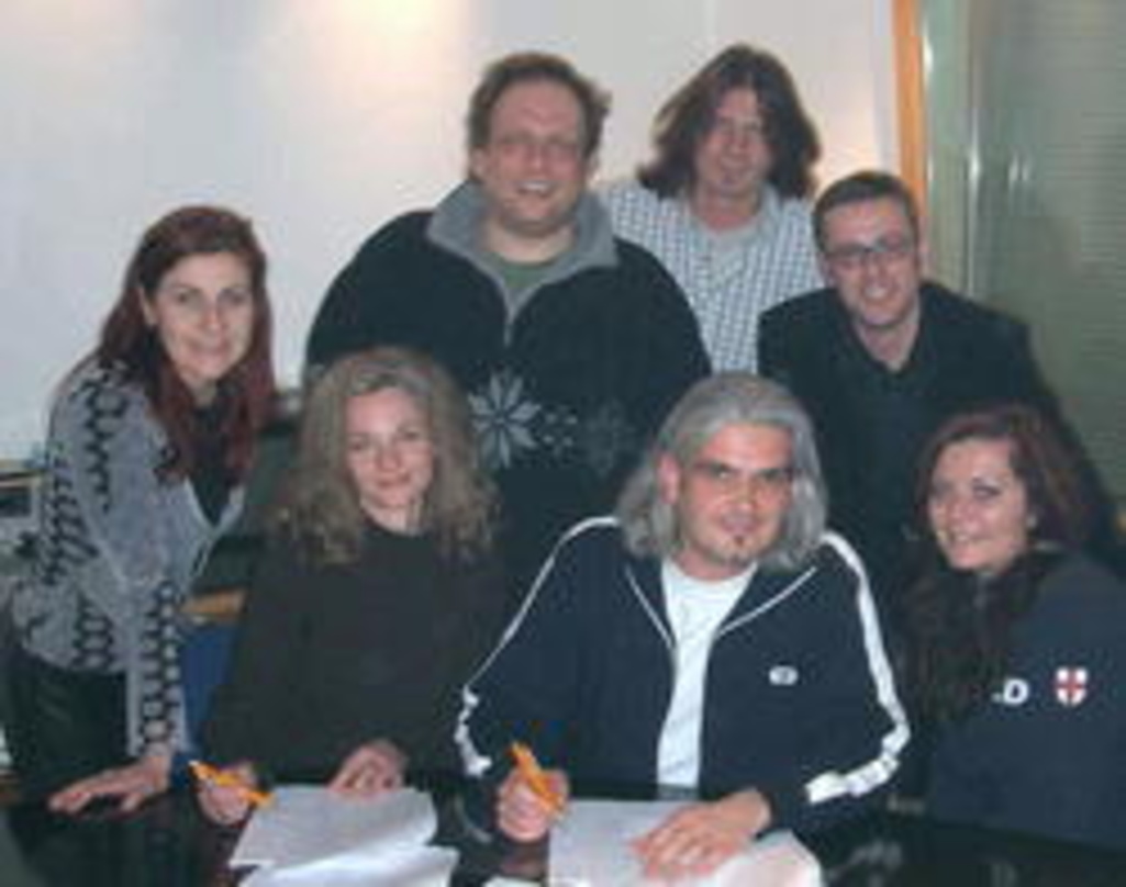 Vollblutmacher: Die Band Die Echten mit Horst Unterholzner (2. v.r.) und Marketing-Managerin {mlbipers.29232.Alexandra Werschnak|U|T|1330} (r.)