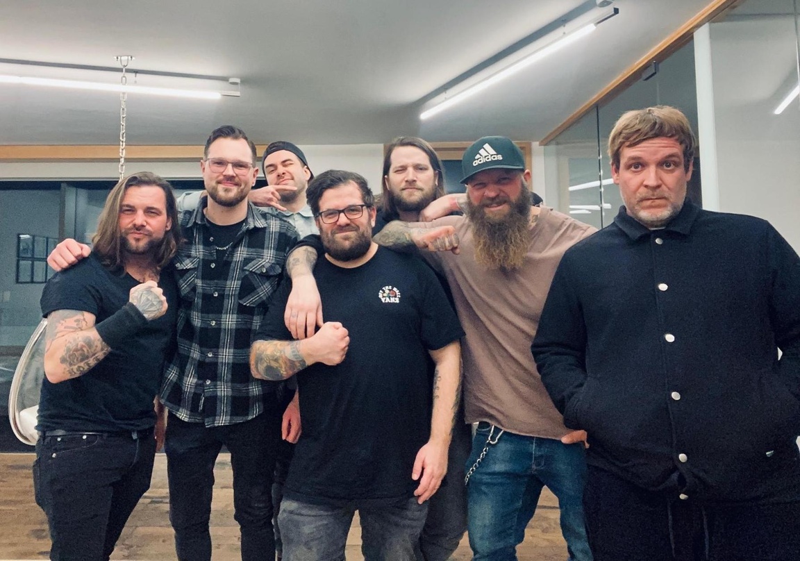 Arbeiten nun im Ruhrgebiet zusammen (von links): Dennis Ter Schmitten, Andy Posdziech, Leon Stiller (alle Any Given Day), Hendrik Czaster (Contra Promotion), Michael Golinski, Dennis Diehl...