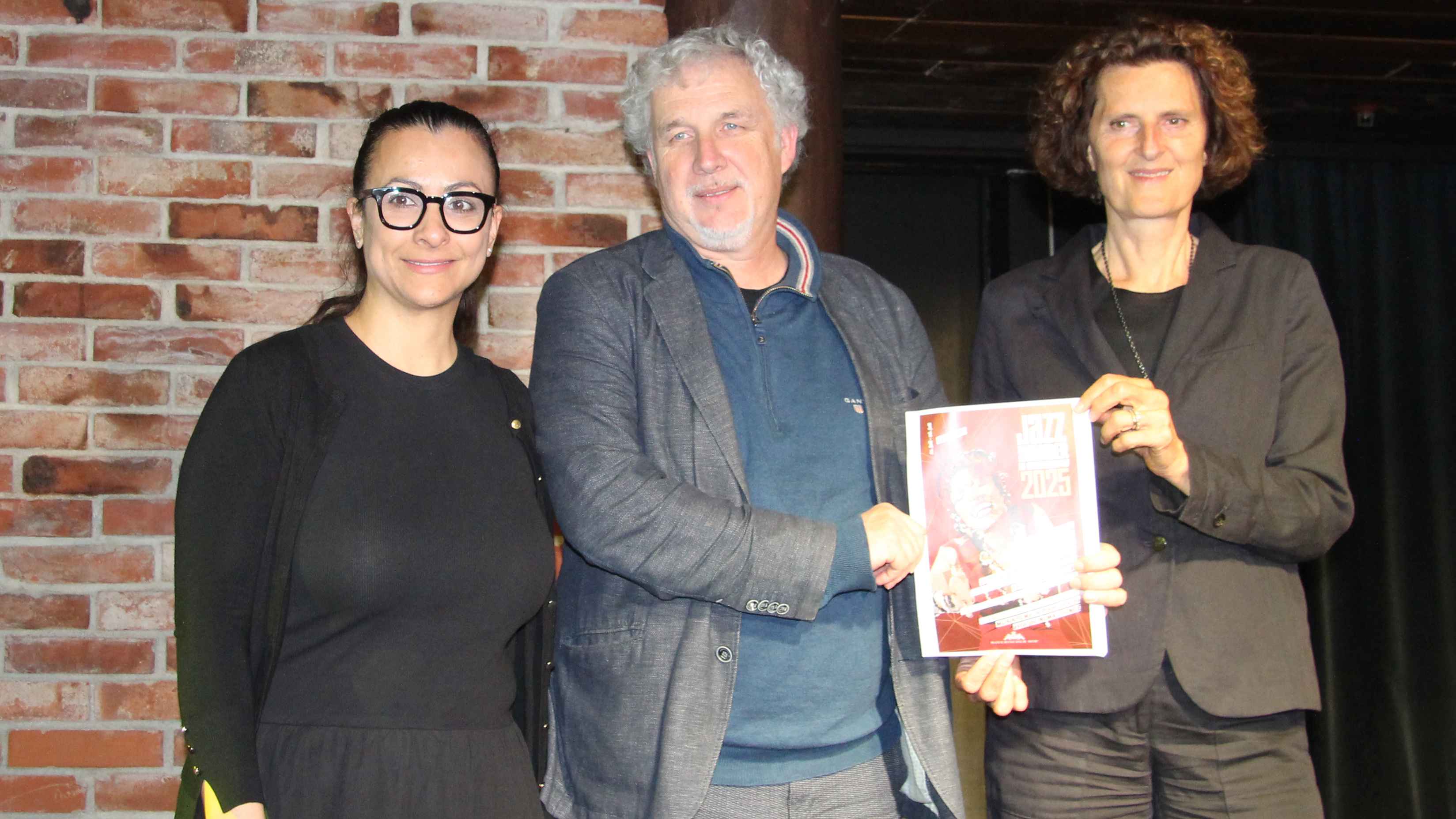 Nahmen sich Zeit für eine ausführliche Vorstellung des Jazz Sommer 2025 im Bayerischen Hof (von links): Jessica Mohr (PR, Marketing und Organisation Jazz Sommer), Oliver Hochkeppel (Künstl...