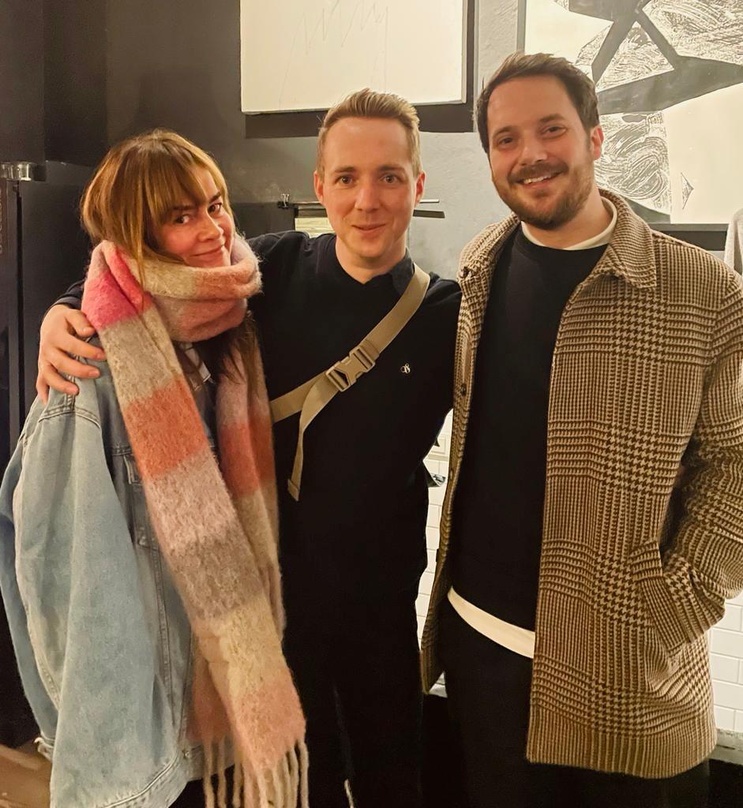 Gehen "Hand in Hand": Natascha Augustin (Vice President Warner Chappell), Joe Walter und Max Breinbauer (Senior A&R Manager Warner Chappell)