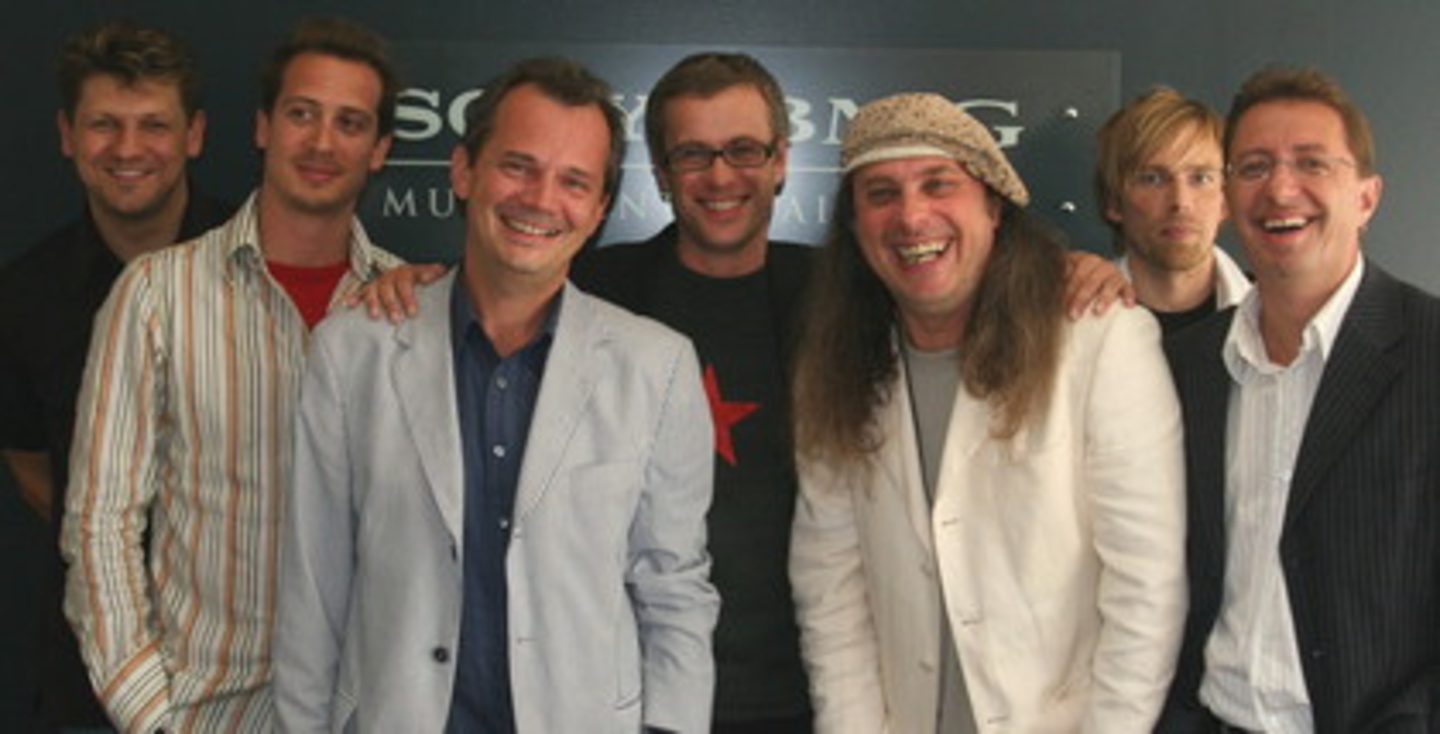 ||(v.l.n.r.): Andreas Poglitsch (Director Concept Marketing & Sales Sony BMG Austria), Nikolaus Bandler (Manager Legal & Business Affairs Sony BMG Austria), Norman Weichselbaum (Operator),...