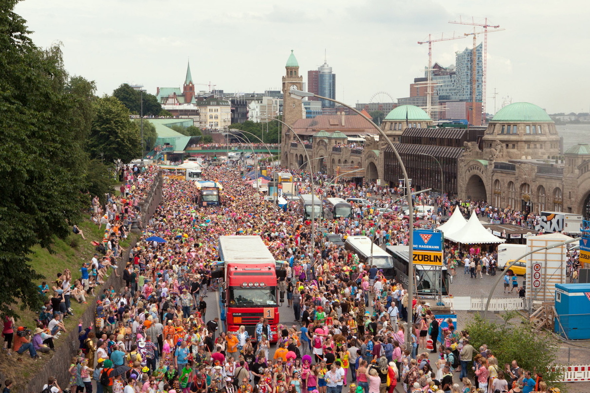 Zieht am 29. Juni wieder durch St. Pauli: der Schlagermove, hier ein Bild von 2012