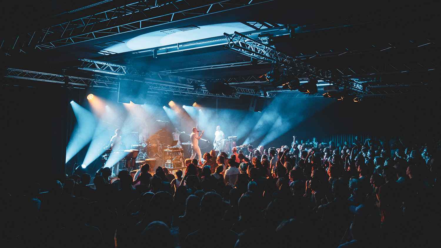 Fand drinnen statt: das Konzert der Band Orange rund um Sänger Rainer von Vielen.