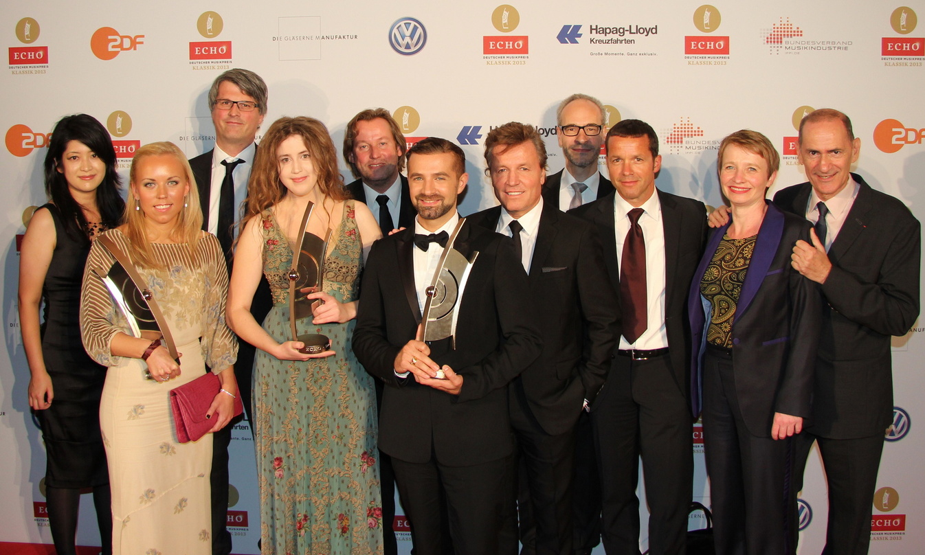 Das neu formierte Warner-Musik-Klassikteam mit seinen Künstlern beim Echo Klassik 2013 (von links): Miho Nishimoto, Tine Ting Helseth, Markus Petersen, Vilde Frang, Benedikt Lökes, Max Ema...
