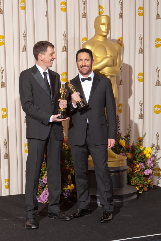 f5581d8c63fc3f17bdafc414d481793a6f8e5cfe3d9d5d1286e1d2c26227c4df Mit dem Oscar: Atticus Ross (l.) und Trent Reznor ...